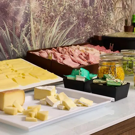 Radisson Otel 4*